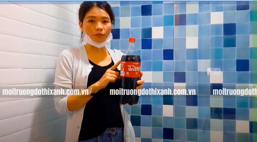 Hướng dẫn thông bồn cầu cống bằng Coca đơn giản không cần thợ