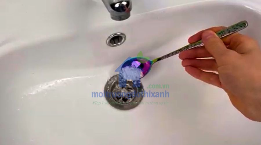 Cách Thông Bồn Rửa Bát Bằng Muối – Không Cần Gọi Thợ