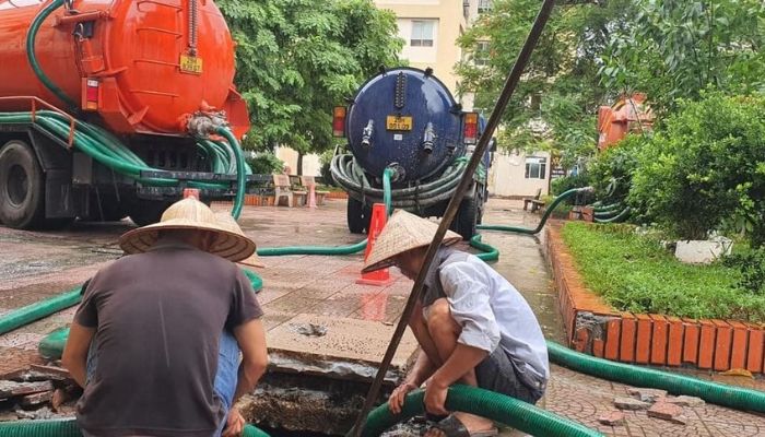 Cách rút hầm cầu Hóc Môn an toàn, không làm hỏng bể