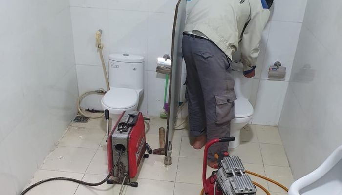 Thông bồn cầu quận Bình Tân nhanh, sạch, không cần thợ