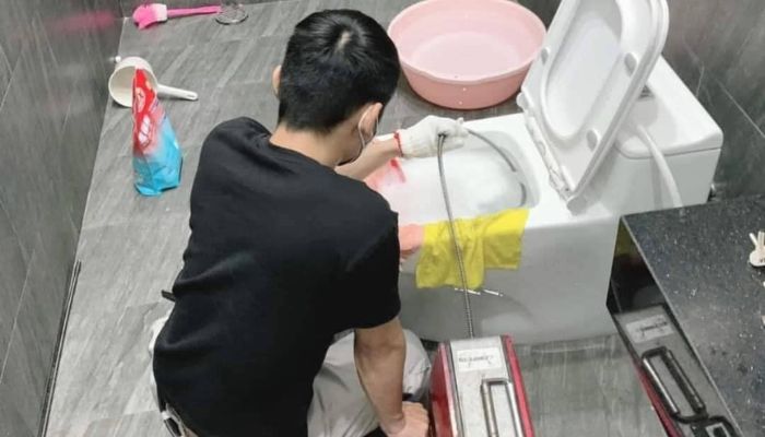 Thông bồn cầu Củ Chi giá rẻ, đơn giản không cần thợ