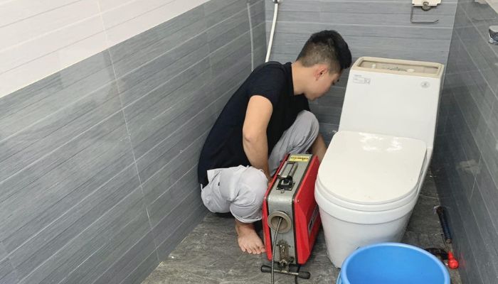 Thông bồn cầu quận 10 – Dịch vụ nhanh, uy tín, có bảo hành