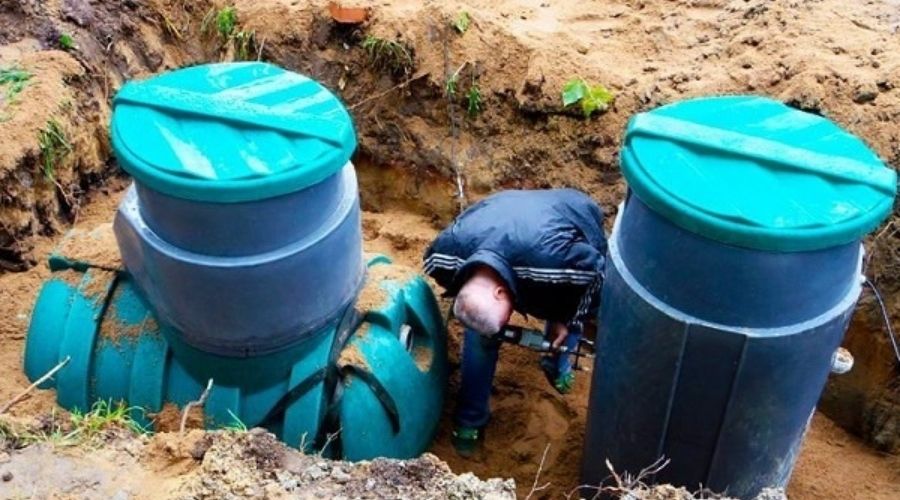 Cách cố định bể phốt nhựa chắc chắn trong hố