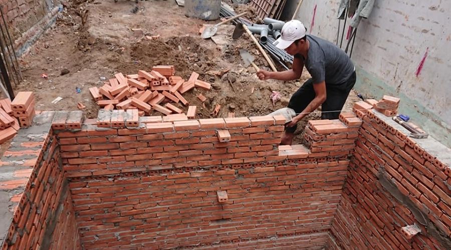So sánh chi phí xây bể phốt và mua bể phốt nhựa