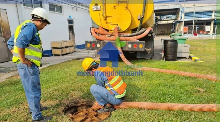 Hút hầm cầu quận 2 uy tín, giá rẻ từ 300k - Hút sạch đáy