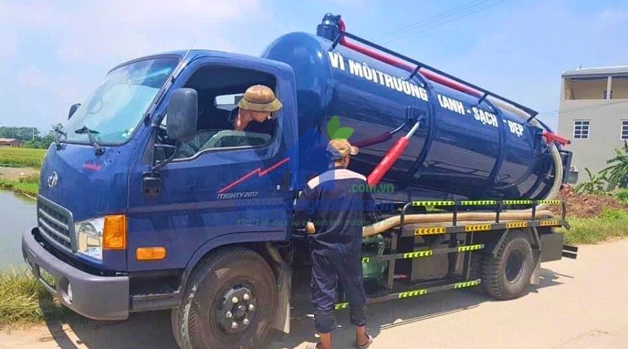 Nhân viên môi trường hút bể phốt tại Hưng Yên tận nơi