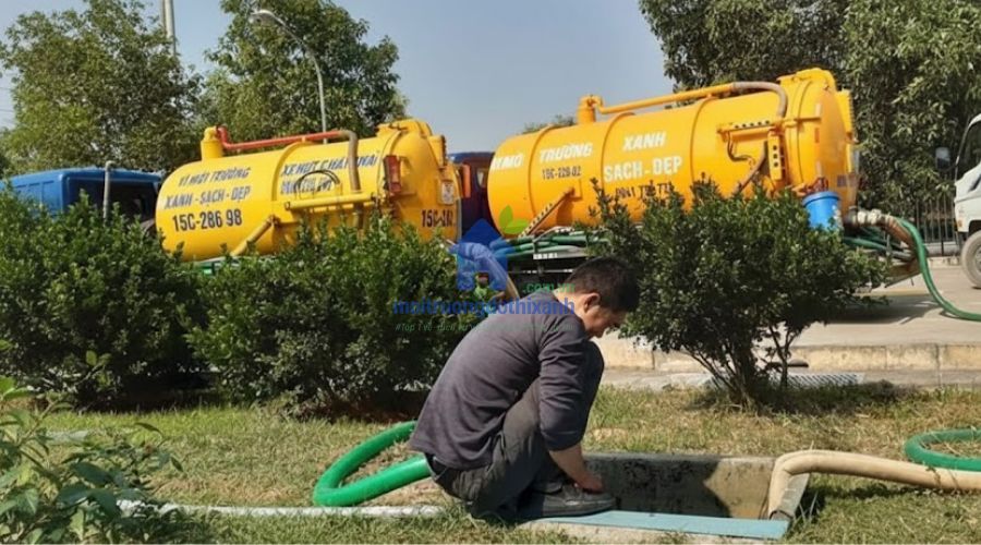 Xe hút chất thải hoạt động ban đêm cho dịch vụ hút hầm cầu Pleiku