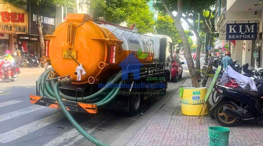 Hút bể phốt chân không sạch sẽ, nhanh chóng