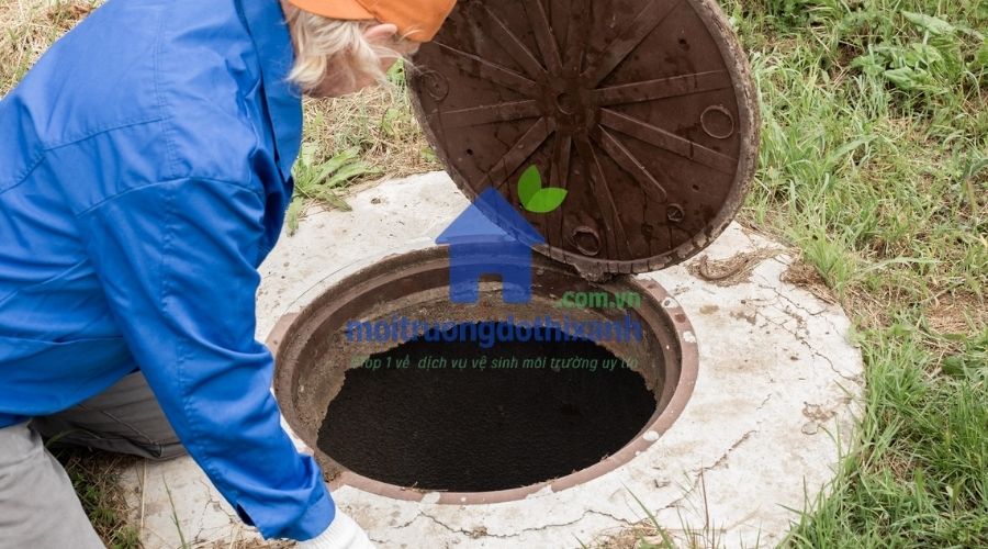 Cách làm sạch bể phốt đơn giản tại nhà không cần thợ
