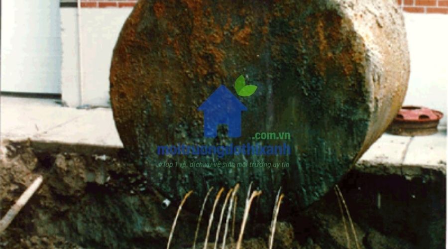 Cách xử lý mùi hôi khi bể phốt bị rò rỉ