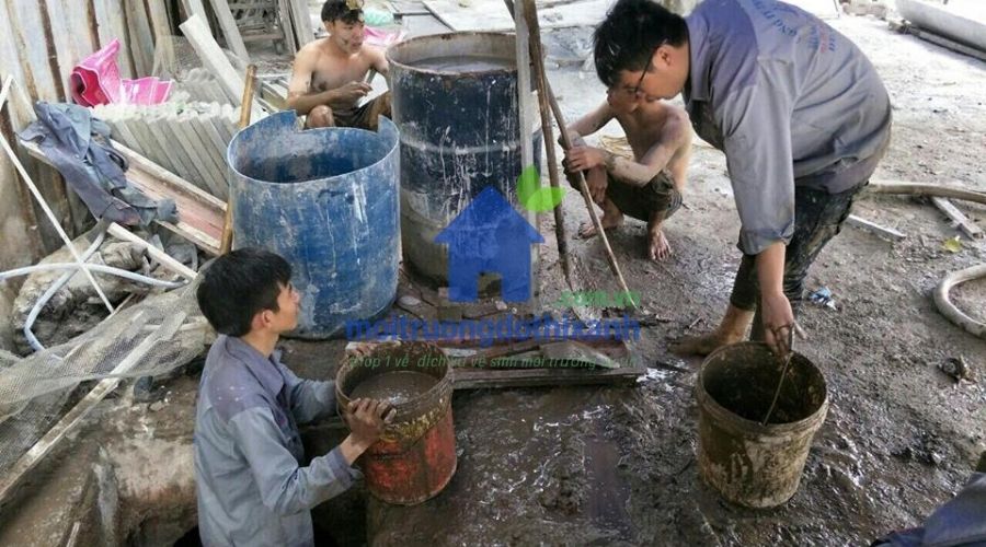 Hút hầm cầu bể phốt hộ gia đình.