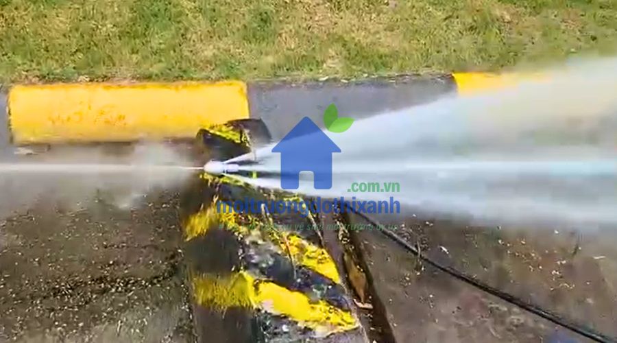 Cách sử dụng dây thông tắc bồn rửa bát bằng tay