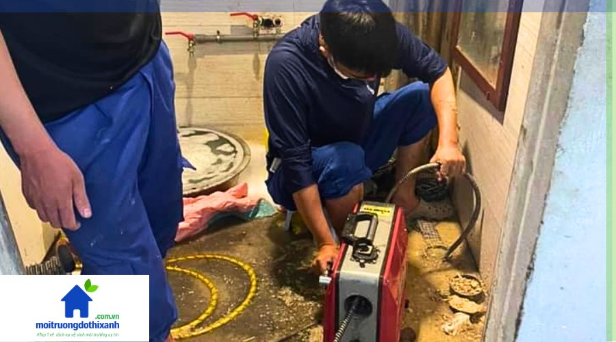 thi công thông tắc cống nghẹt bằng máy lò xo giá tốt