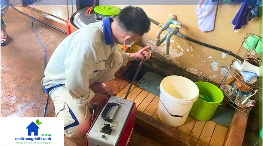 thông cống bị nghẹt tại nhà dân