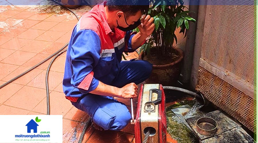 xử lý thông tắc công bằng máy lò xo hiệu quả