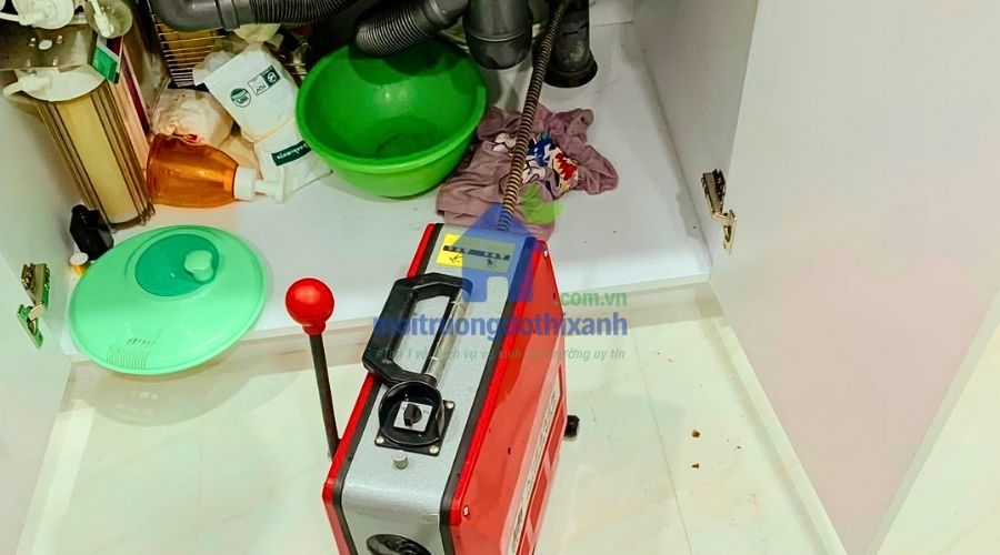 Xử lý tắc nghẽn bằng máy thông cống nghẹt quận Bình Thạnh trong bếp