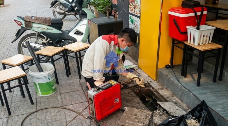 Dịch vụ thông cống nghẹt quận Bình Thạnh tại quán ăn vỉa hè