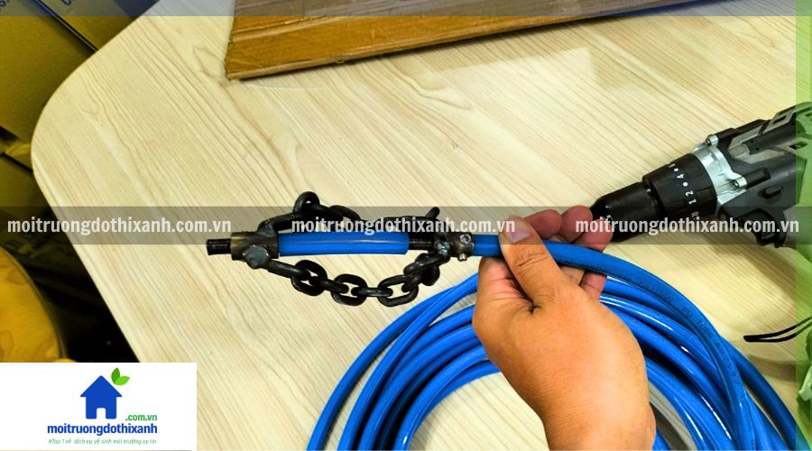 máy đánh xích thông cống triệt để