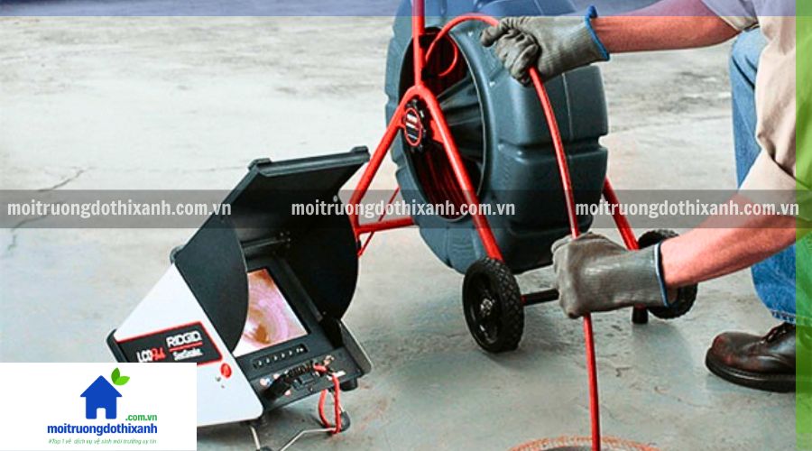 thông cống bằng dây lò xo hiệu quả