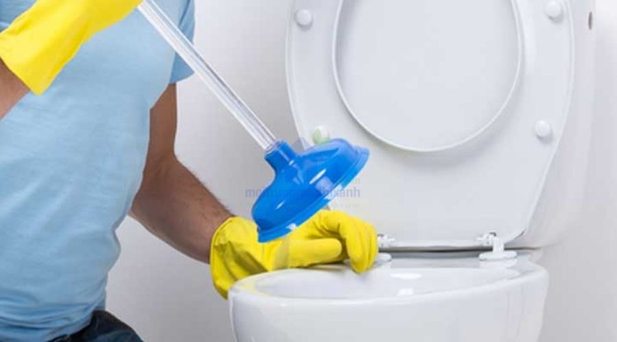 Các dụng cụ và vật liệu cần chuẩn bị khi thông bồn cầu tầng 1