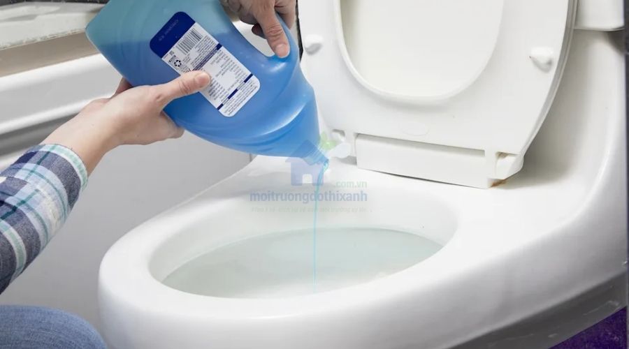 Hướng dẫn sử dụng axit thông bồn cầu an toàn và hiệu quả