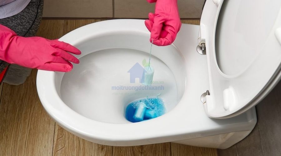 Các Cách Xử Lý Bồn Cầu Không Có Ống Thông Hơi bằng hóa chất