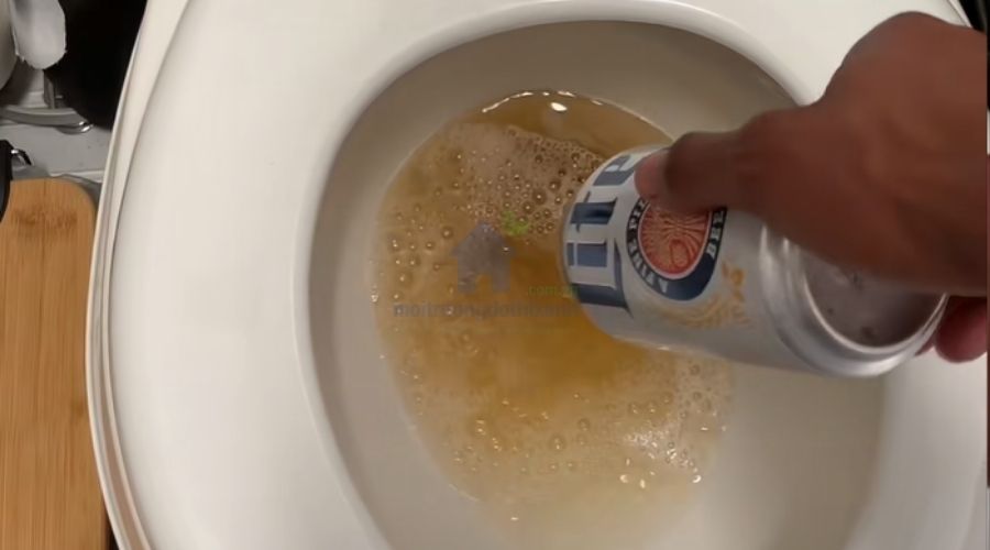 Thông bồn cầu bị nghẹt bằng bia có hiệu quả không
