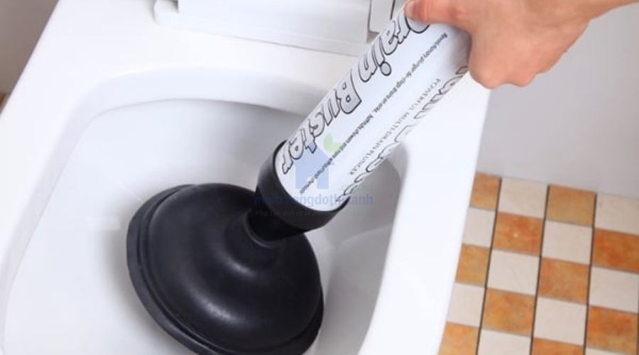 Hướng dẫn xử lý bồn cầu bị tắc nhanh chóng