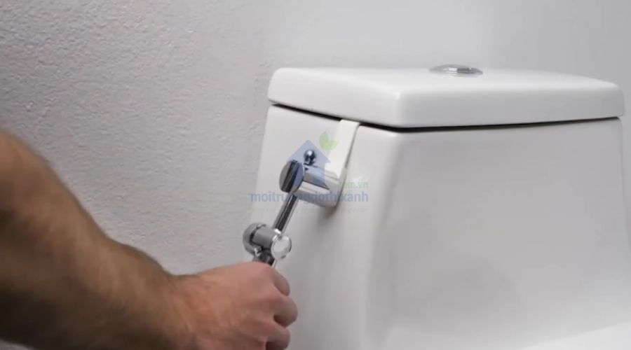 Quy trình sử dụng vòi xịt vệ sinh đúng cách, không bị bắn nước