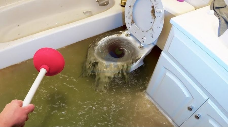 Bồn cầu có tiếng ục ục khi trời mưa