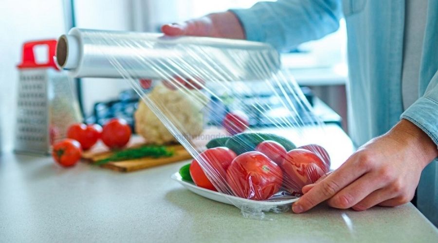 Thông bồn cầu bằng màng bọc thực phẩm không cần thợ