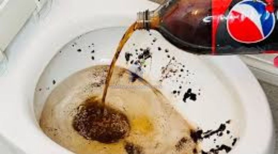 Thông bồn cầu bị nghẹt bằng Pepsi an toàn