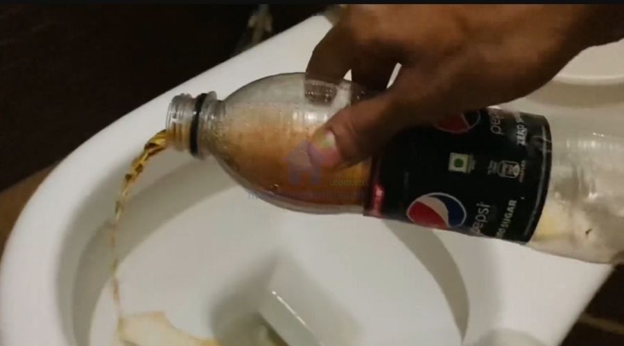 Cách thông bồn cầu bằng Pepsi hiệu quả tại nhà