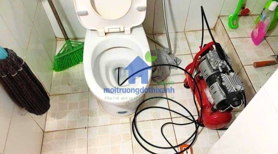 Xe hút chất thải phục vụ thông tắc bồn cầu Đà Nẵng.