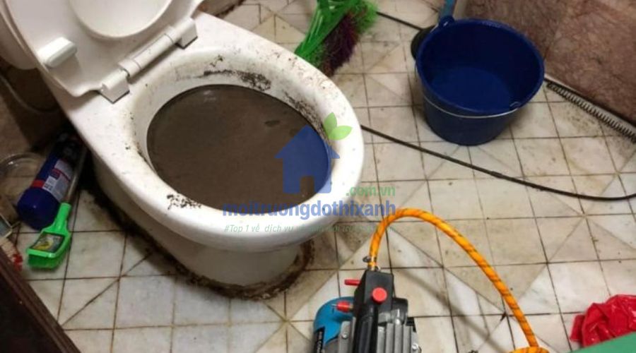 Thông tắc bồn cầu Đống Đa giá rẻ, bảo hành lâu dài