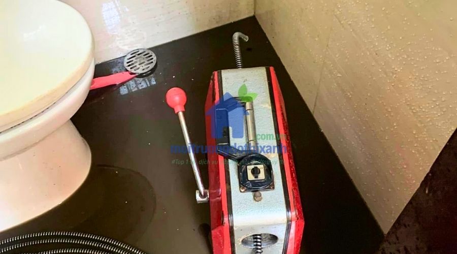 Bồn cầu bị tắc cần thông tại Nam Từ Liêm