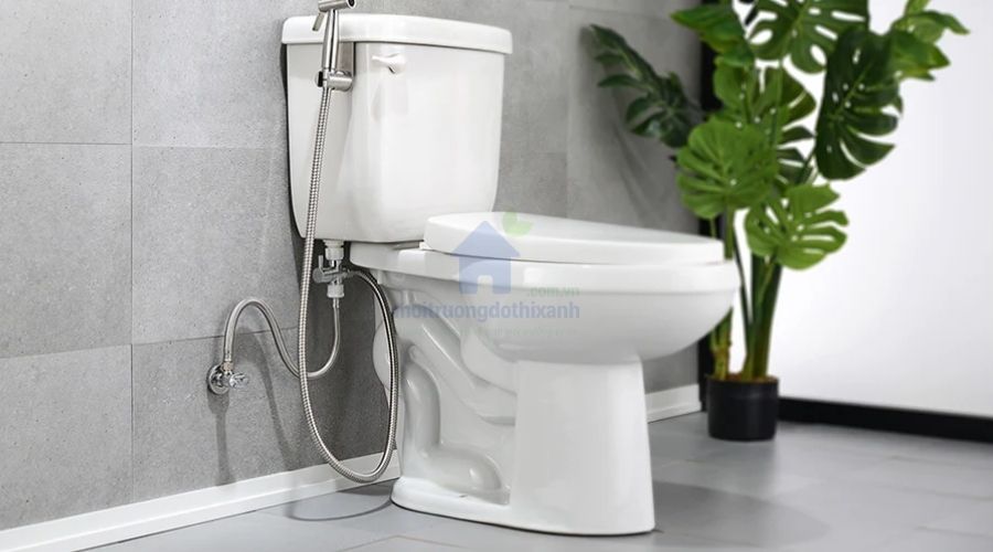 sử dụng vòi xịt vệ sinh đúng cách