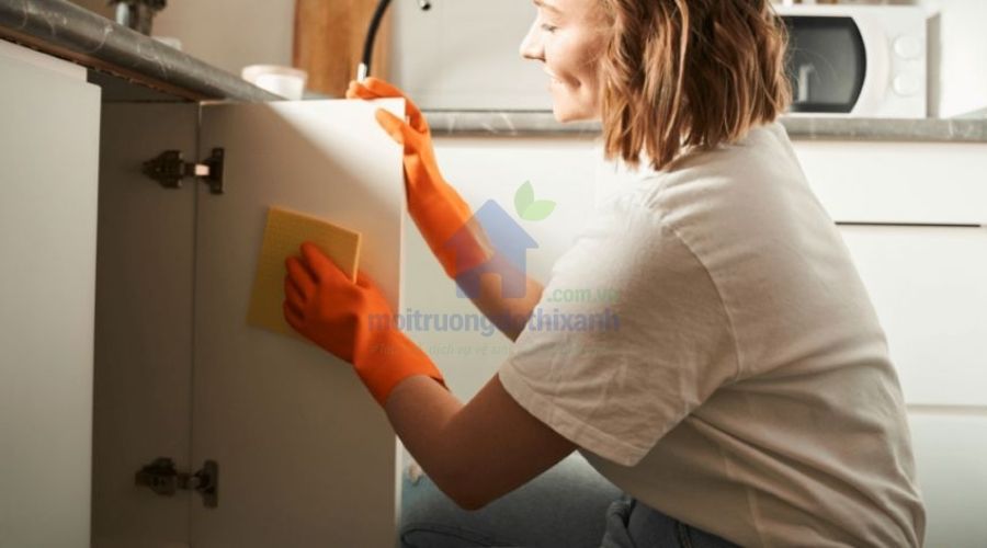 Cách khử mùi hôi trong tủ bếp dưới bồn rửa chén