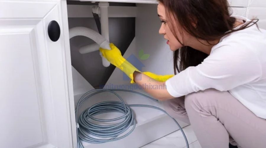 Hướng dẫn từng bước thông tắc bồn rửa bát bằng baking soda