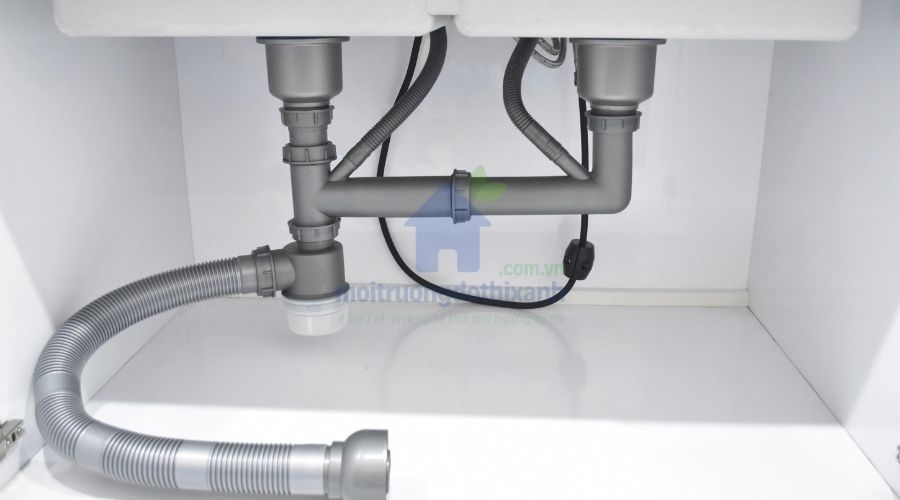 Cách vệ sinh ống thoát nước bồn rửa chén không cần tháo