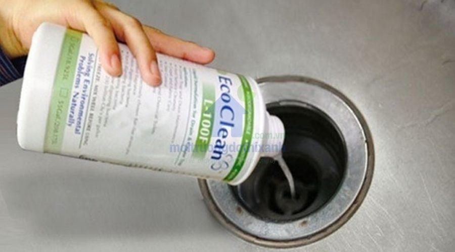 Sử dụng hóa chất thông tắc bồn rửa bát đang bị nghẹt