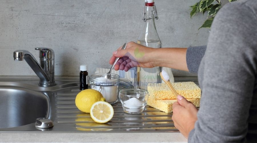 Mẹo dùng nước nóng khử mùi hôi bồn rửa chén